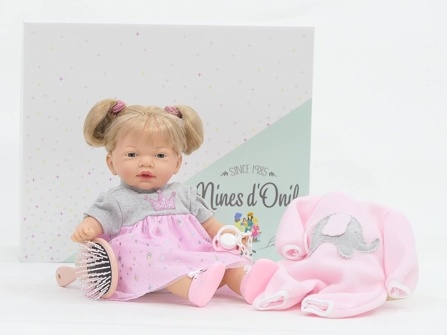 Nines Artesanals d'Onil in pink dress