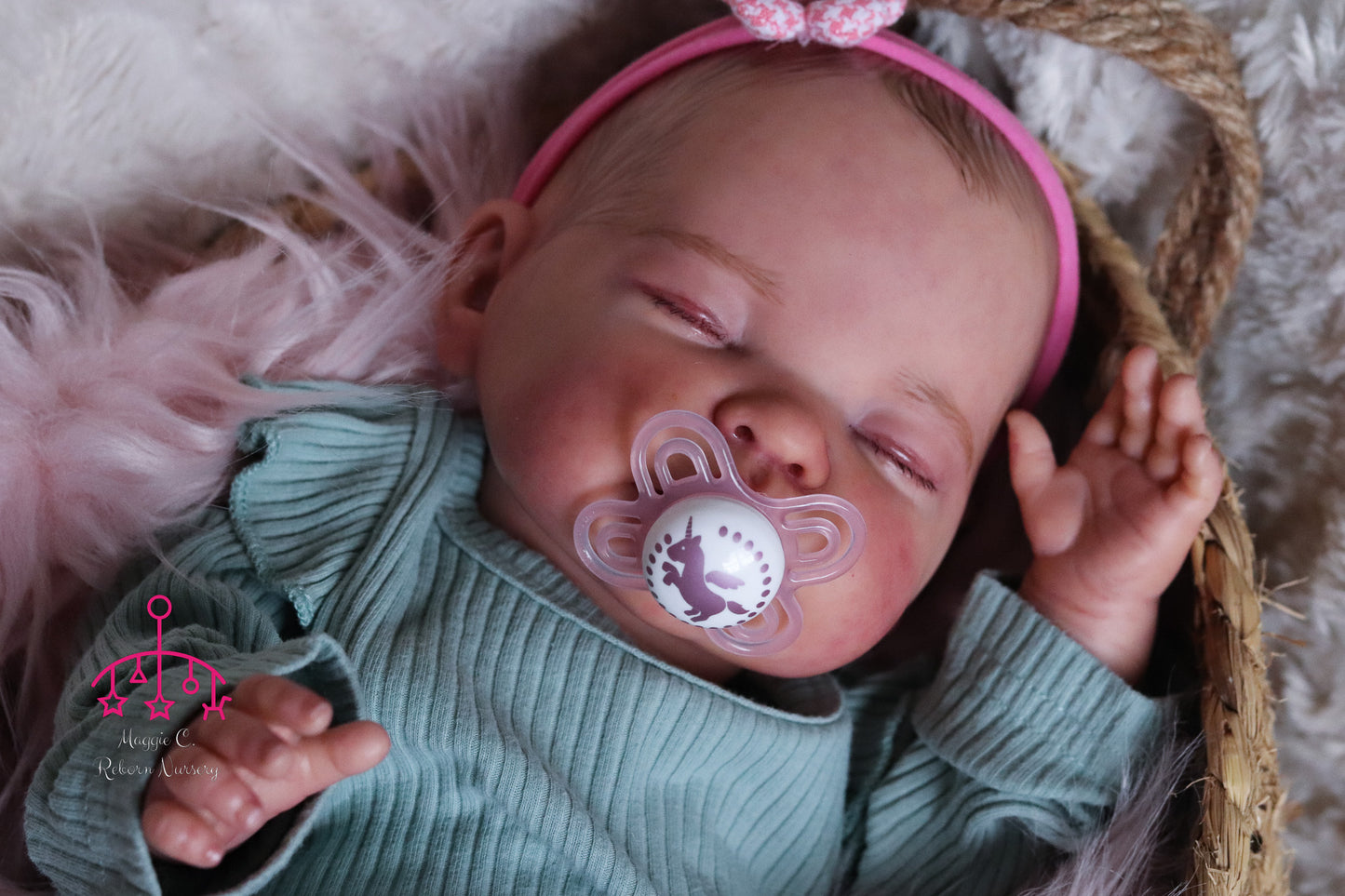 Constança Closed eyes
